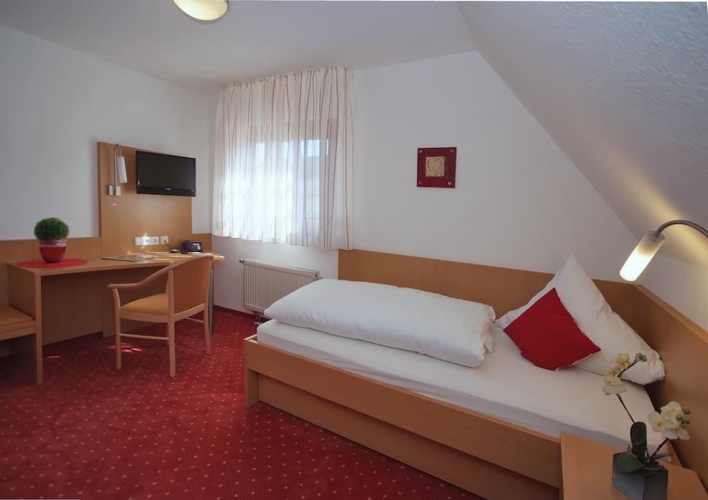 Loewen Hotel & Restaurant Wendlingen am Neckar Ruang foto